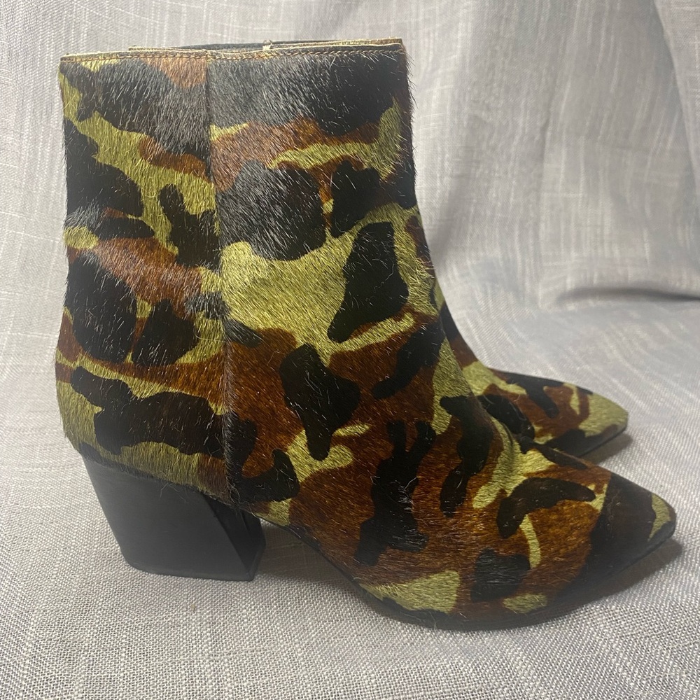 Botkier Camouflage boots